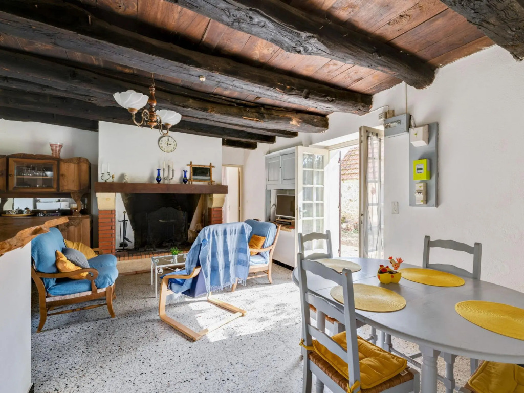 Luxurious Holiday Home in Cendrieux with Garden House
