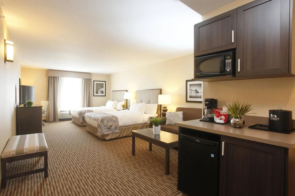 Pomeroy Inn & Suites at Olds College