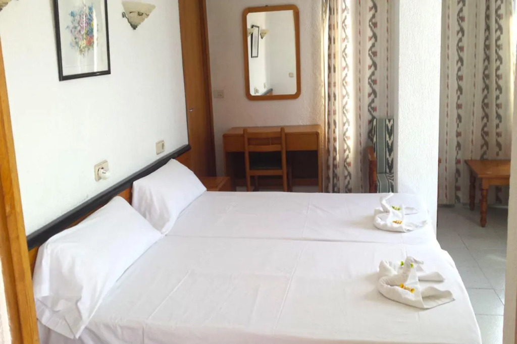 Hostal Port Corona
