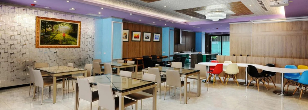 Lily Hotel