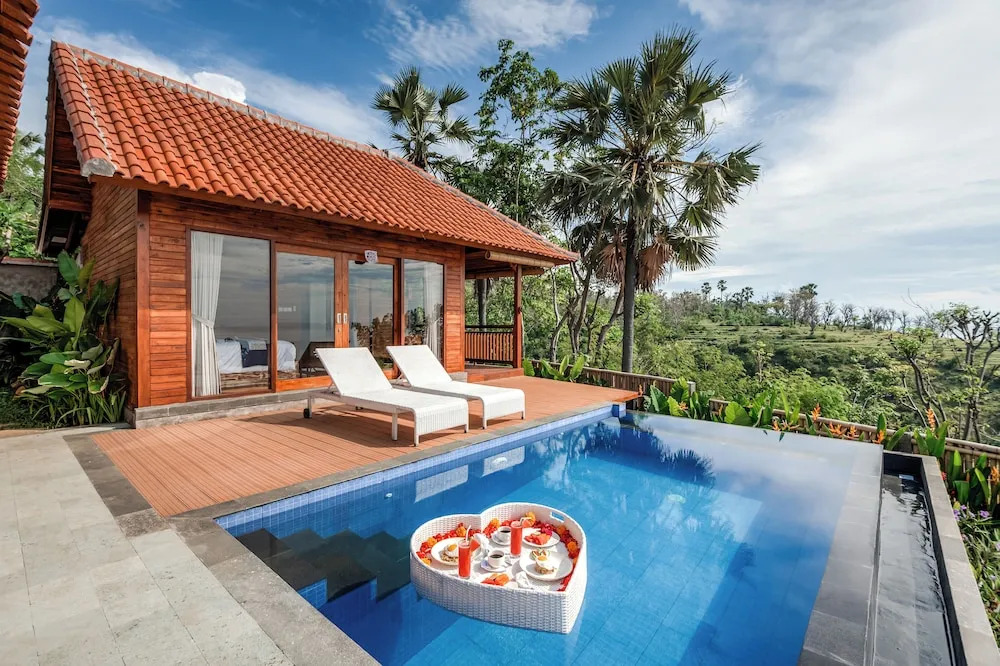 Seraya Cove Estate by Manara