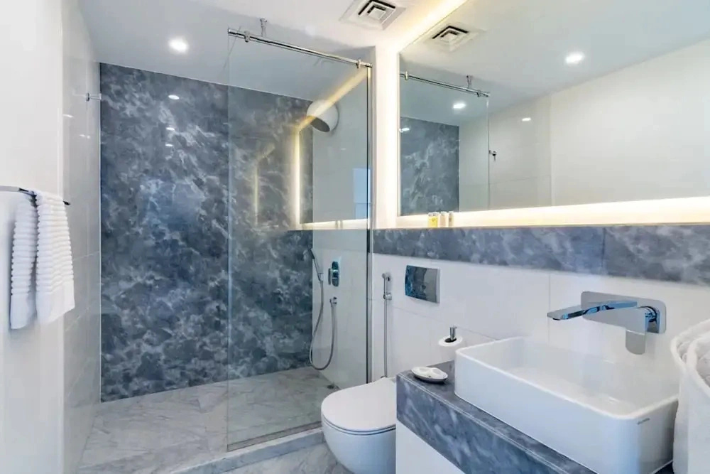 Silkhaus Stylish Modern Pad Gym Pool Access