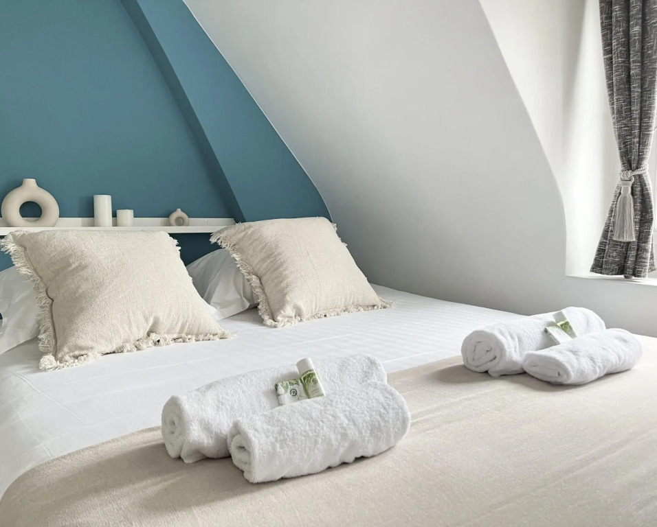 1612 B - Best deal in Pigalle