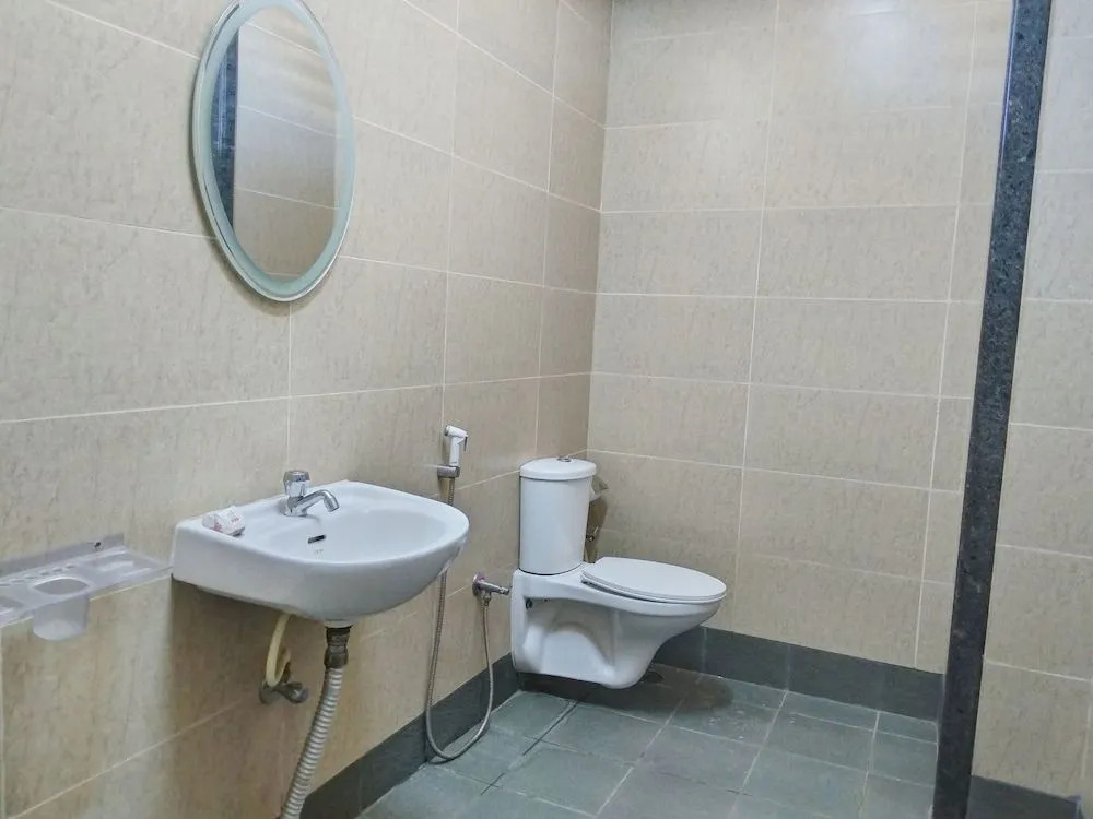 OYO 10533 Hotel Victory Grand
