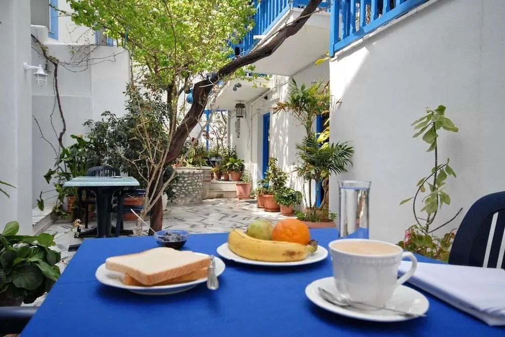 Barbouni Hotel & Studios
