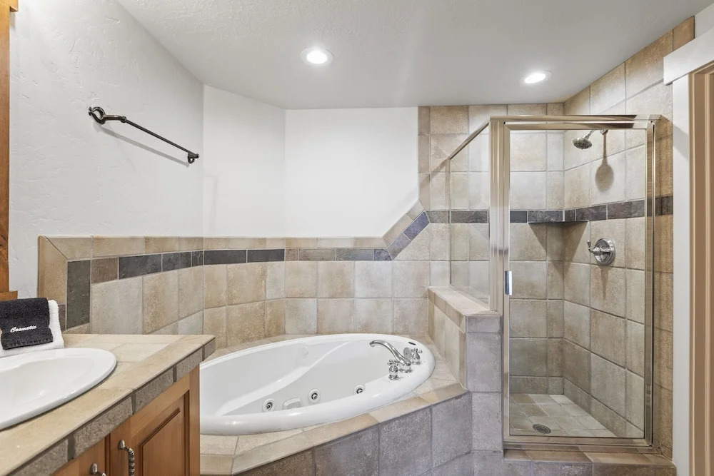Town Pointe B205 3 Bedroom Condo by RedAwning