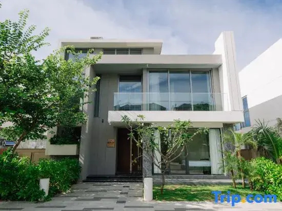 TRON Villa - 4BR Private Pool - Golfside Retreat