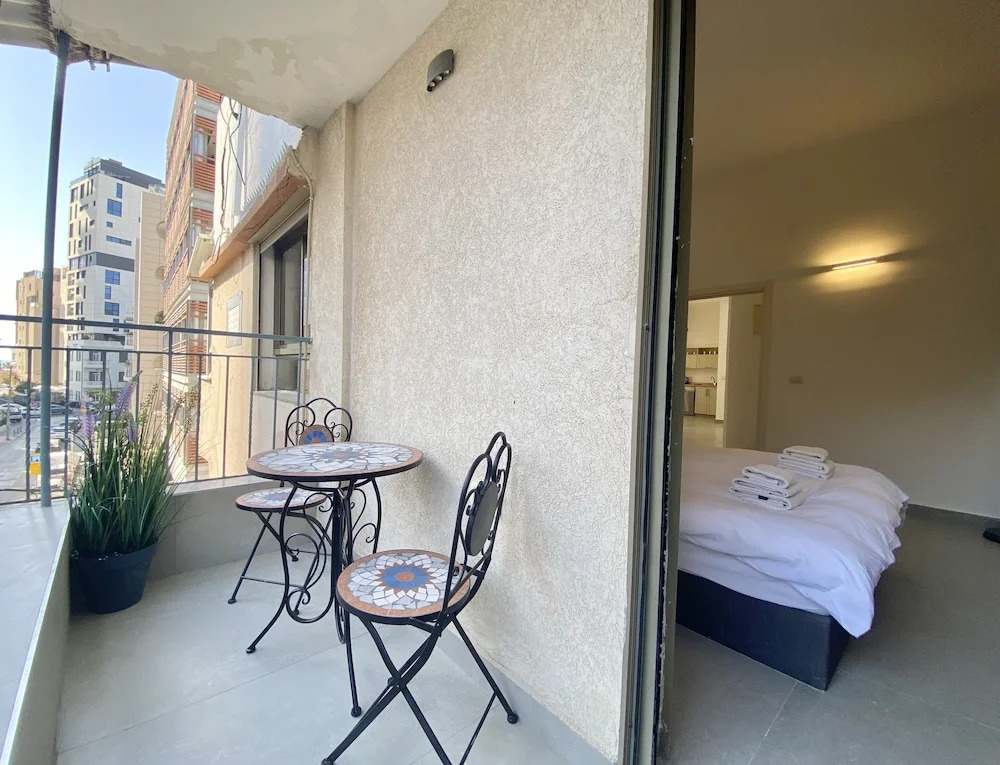 Ness Tsiyona 9 - By Beach Apartments TLV