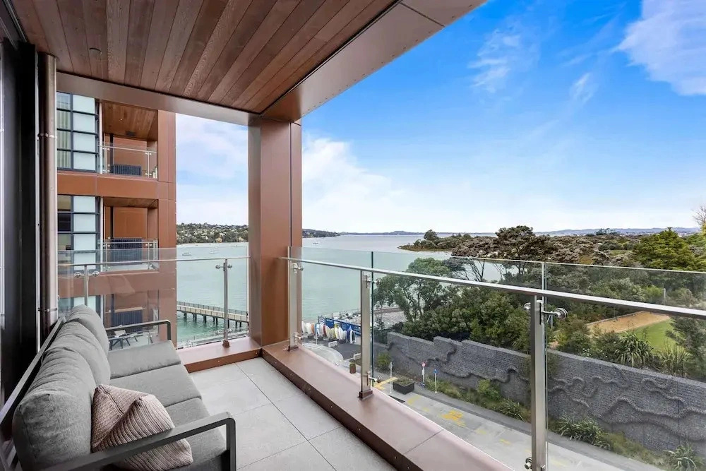 1BR with Balcony Close to Ferry by Zodiak Stays