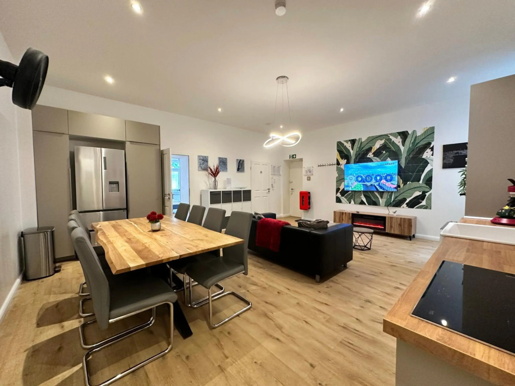 fairAPART 4 rooms apartment in heart of Berlin