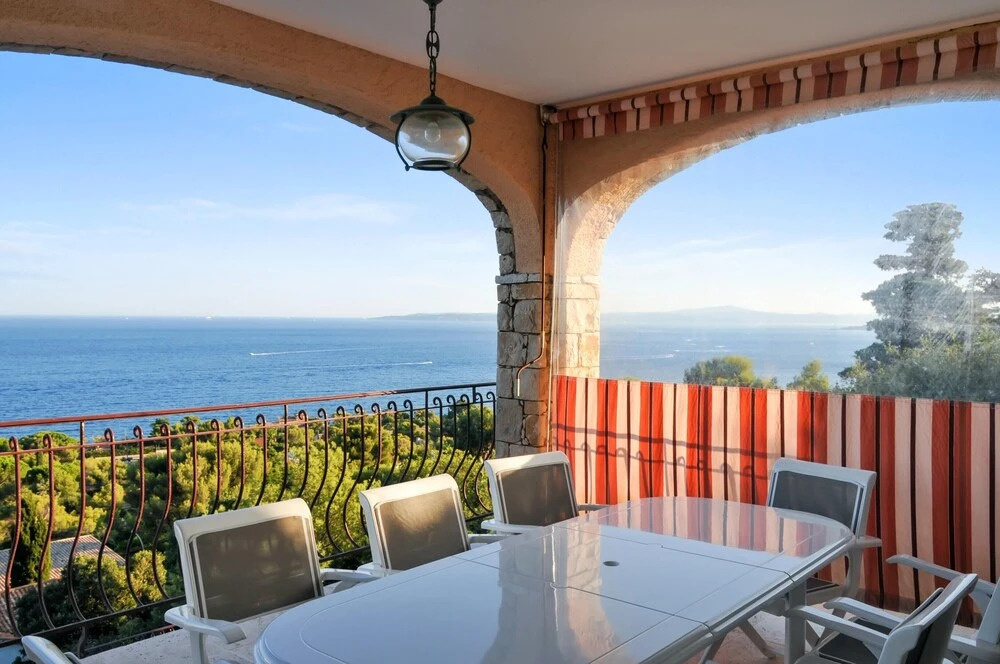 House With in Roquebrune sur argens With Wonderful sea Vie