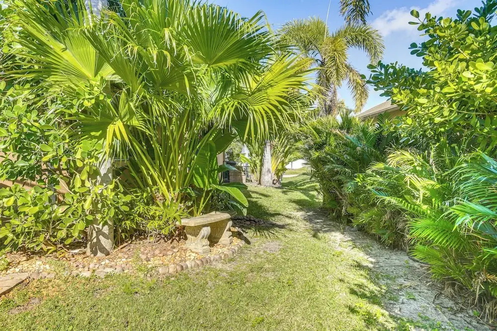 Saltwater Pool & Spa! Tropical Cape Coral Retreat