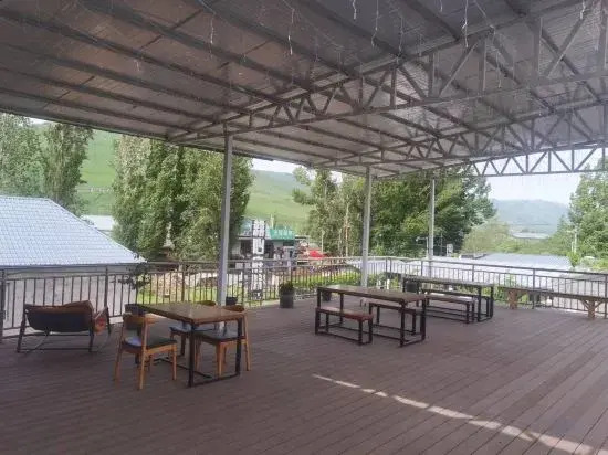 Nalati Two smaller resident homestays