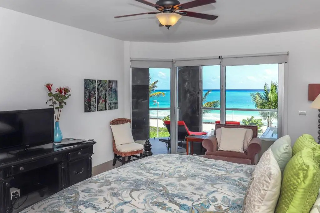 True Beachfront Condo - Corazon