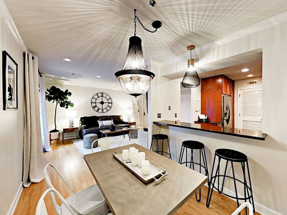 Chic SoBro - 1 Br Apts