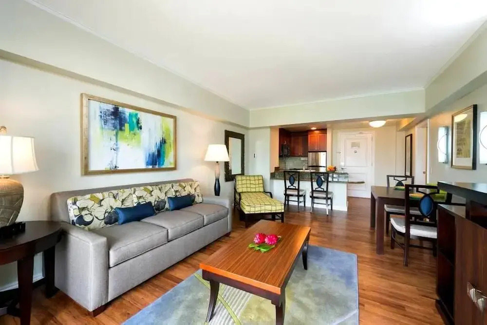 Room in Holiday House - Hgvc Hawaiian Village Resort & Spa, Hot Tub, Pool!