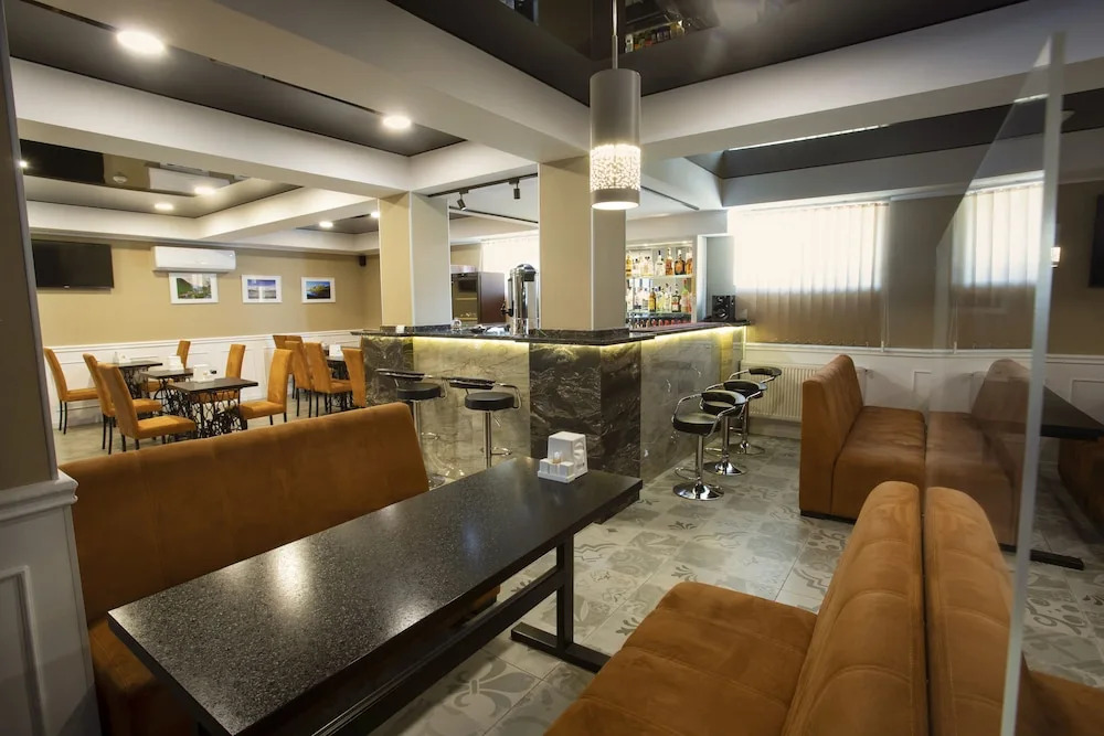 Apart Hotel West