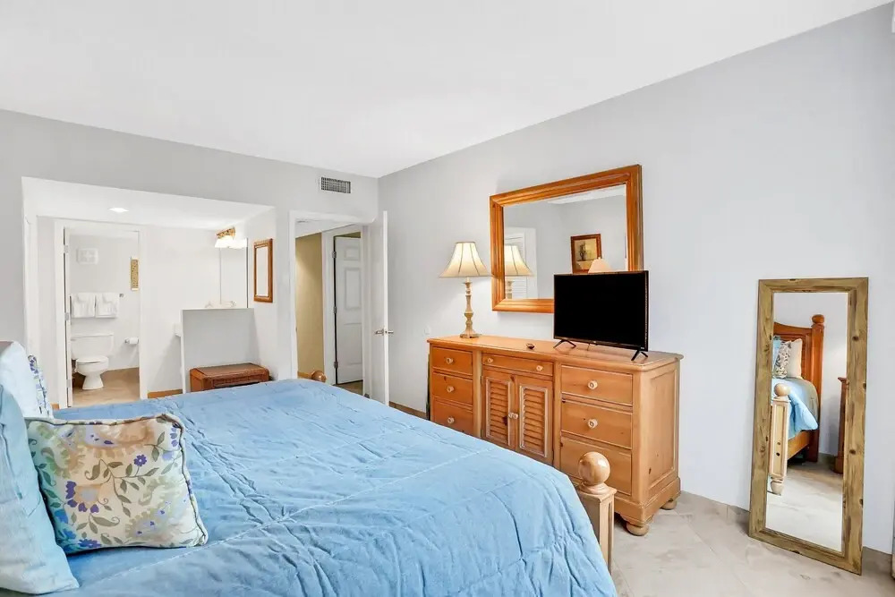 Oceanfront Condo With Direct Beach Access, Pool, Balcony, Grilling Area, & AC