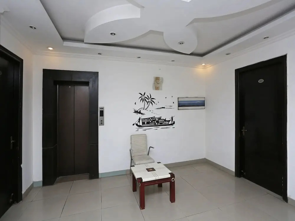 OYO 6895 Hotel Cybercity Rooms & Suites