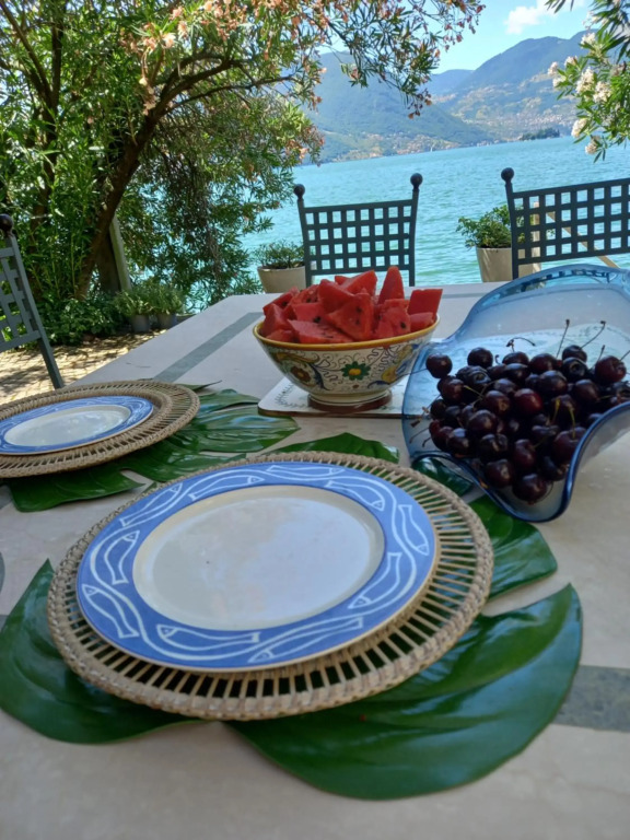 LOleandro sul Lago dIseo B&B