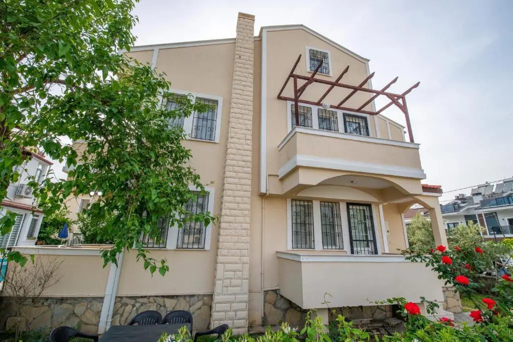 Sahile Yakın Havuzlu Villa 6+2 kişilik