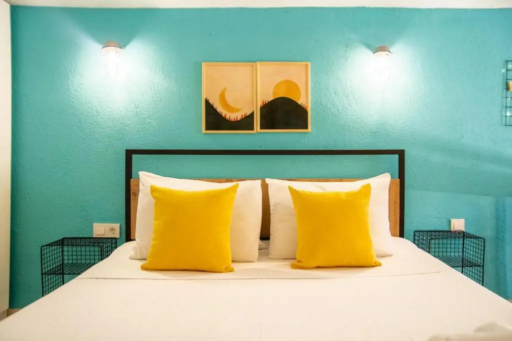 Central and Colorful Studio Flat in Alsancak