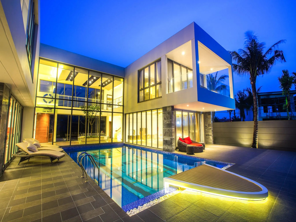 Luxury Yacht Villa