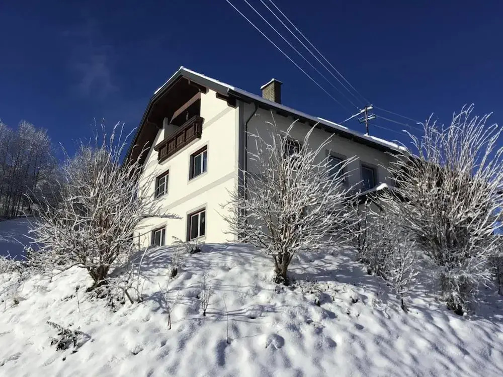 Chalet in Rennweg near Ski Slopes