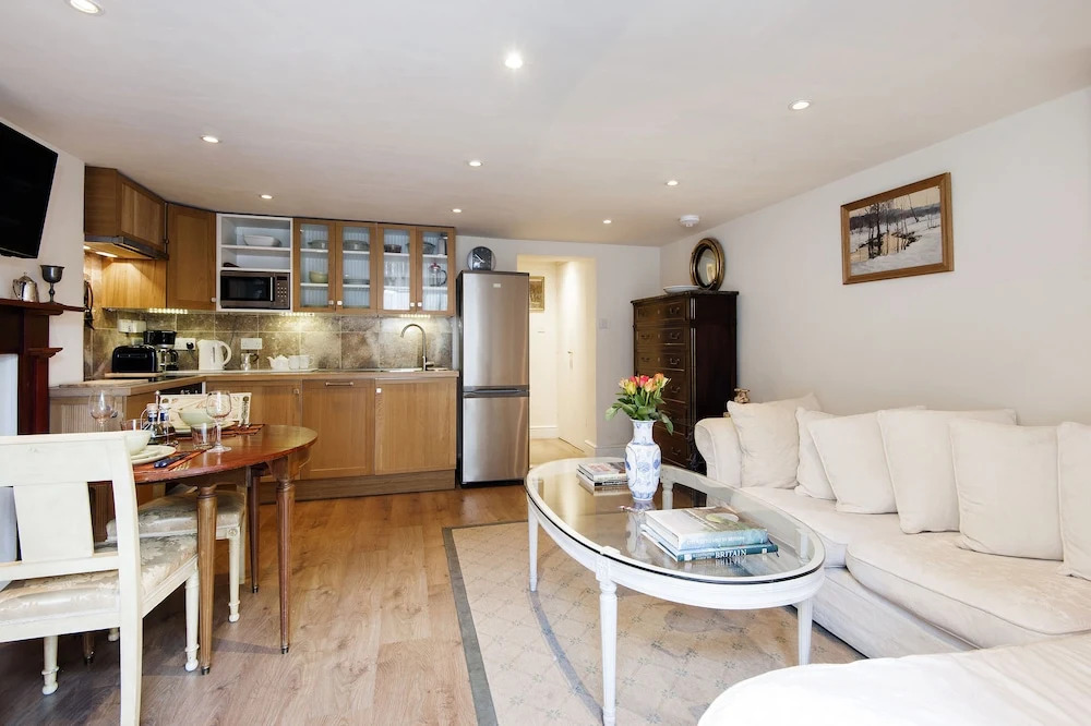Pleasant Hackney Home by Victoria Park