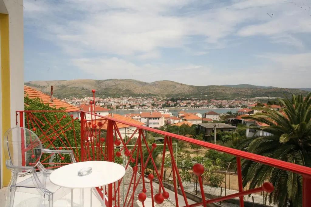 Domus Apartments
