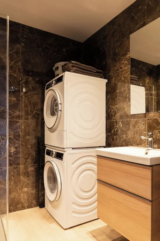 348 Suites Short Stay