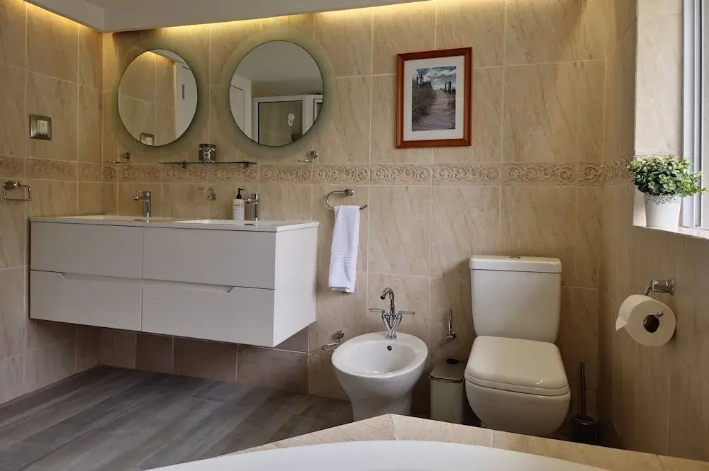 Camps Bay Villa with Pool 150m to the Beach