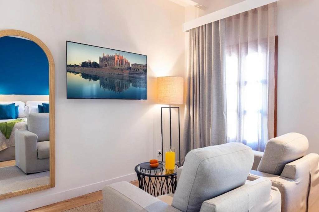 Отель Samaritana Suites