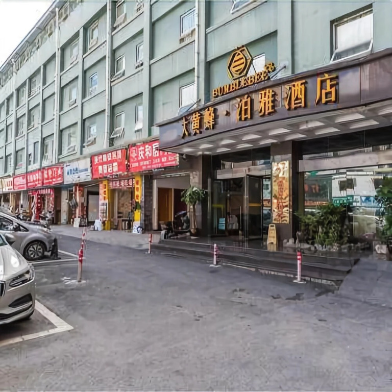 Bumblebee Boya Hotel