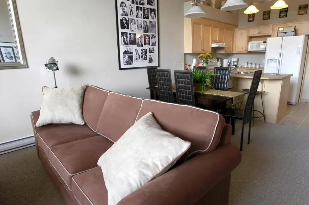 Apartment 407, Contemporary Decor