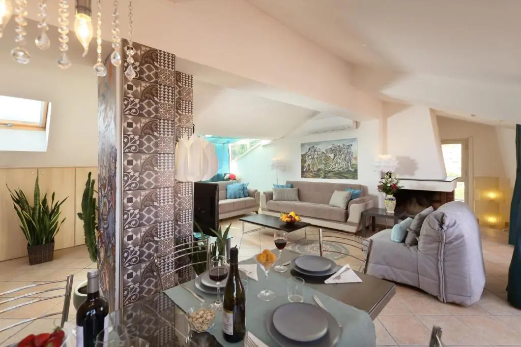 Taormina center 4 BR penthouse, terrace with views