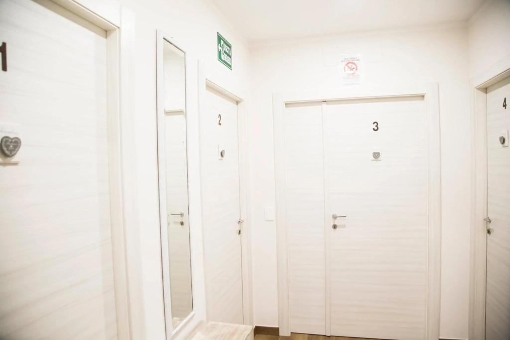 Vatican Suite 383