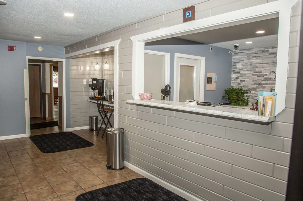 Americas Best Value Inn & Suites Detroit Lakes