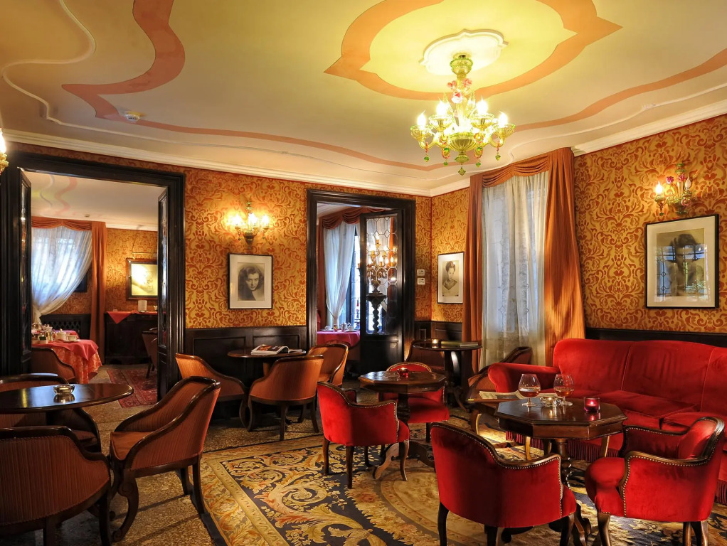 Hotel Flora - By Romanelli Family