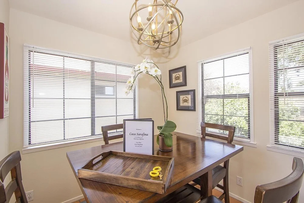 Beautiful 2 Bedroom Detached Apartment, Walk to Downtown Monterey and Fishermans Wharf