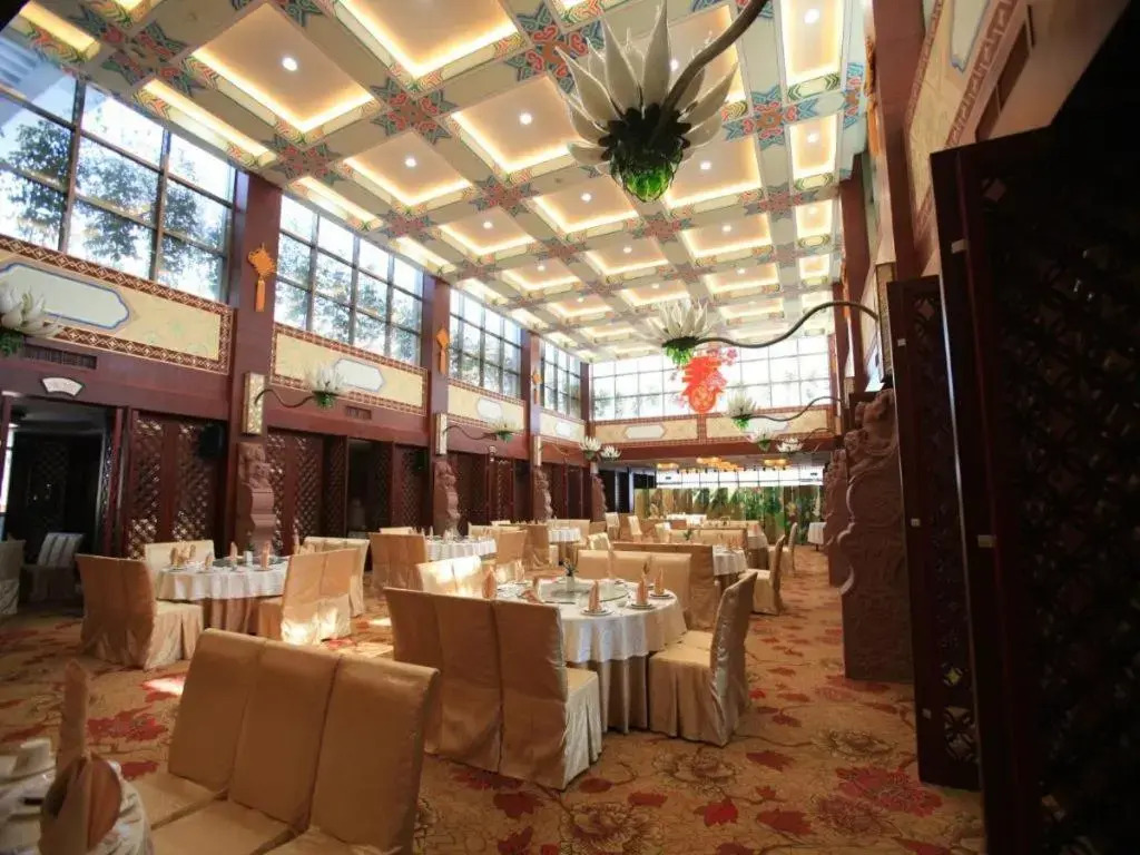 Lotus Hill Yuehai Hotel