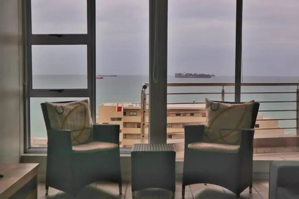 Oceanview Apartment -- Stunning view of Table Mountain & Atlantic Ocean