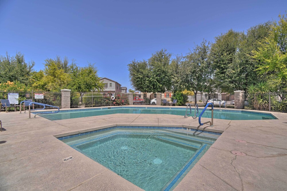 Goodyear Escape w/ Grill: Community Pool Access!