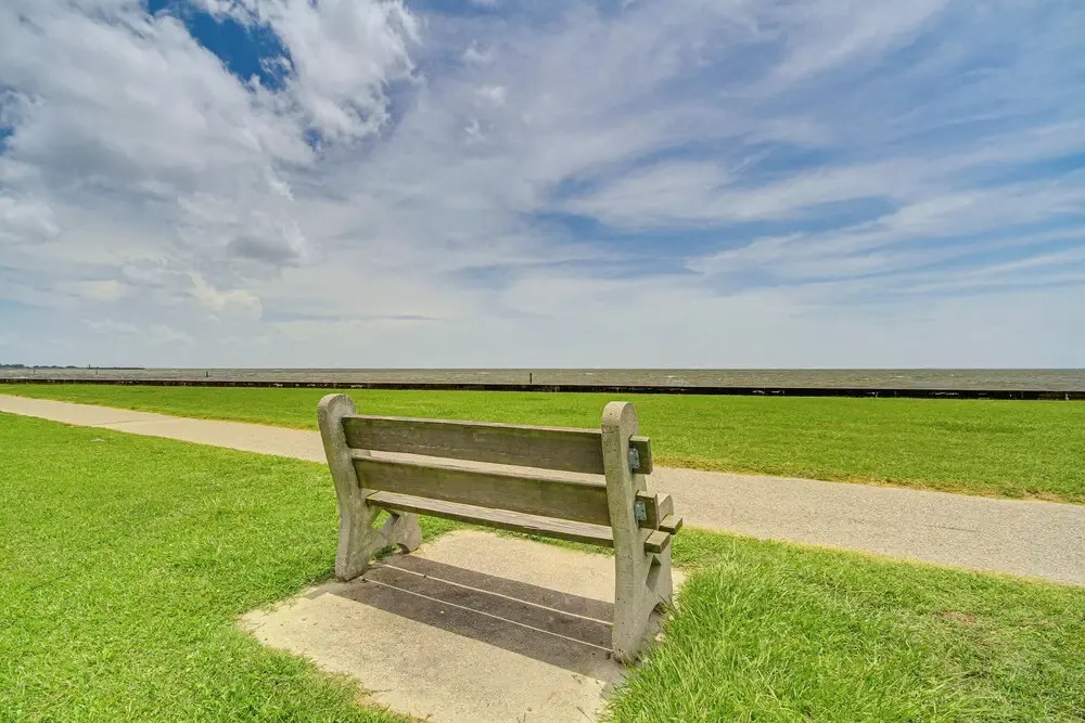 Eclectic Mandeville Home: Walk to Lakefront Park