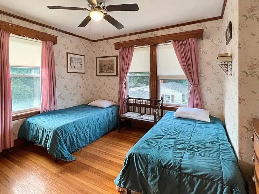 Kurtz Cottage - Y856