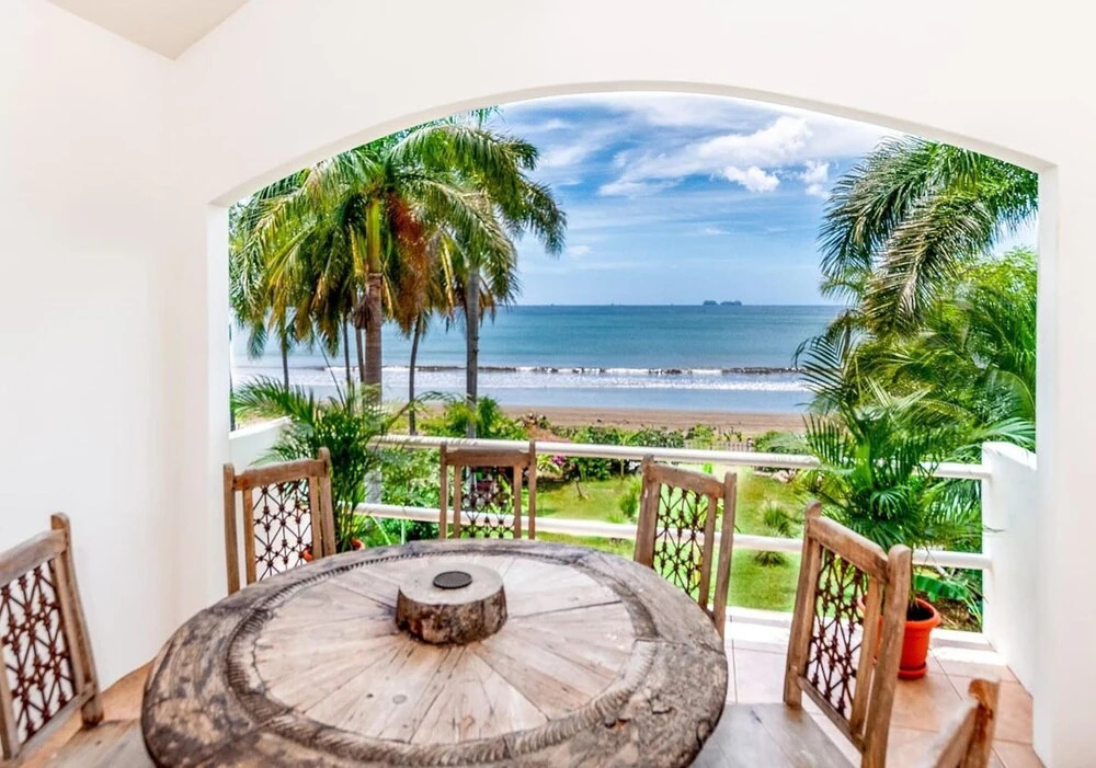Casa Tigre - Large 7 bedroom Oceanfront Retreat Home