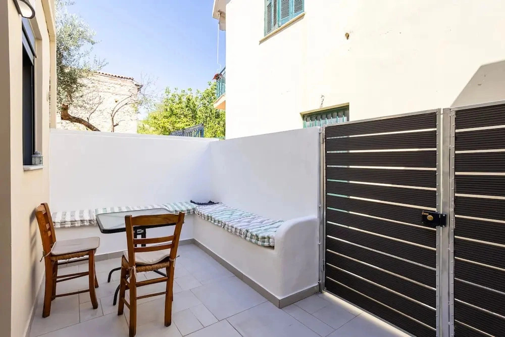 Azure Seaside Retreat in the Heart of Petalidi