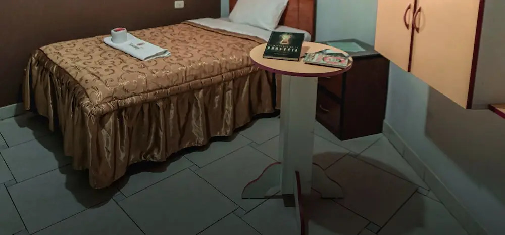 Hostal Spring II