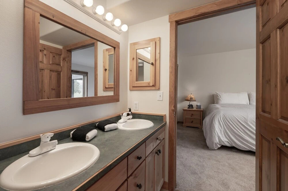 Silversnow 476 3 Bedroom Townhouse by RedAwning