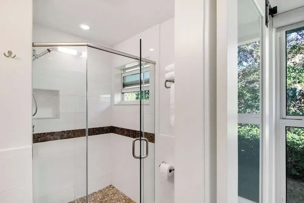 La Casa Blanca Minutes From the Beach!